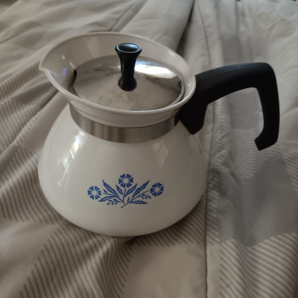 Circa 1970 Corningware teapot - Picture 2 of 10